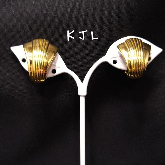 Kenneth Jay Lane Gold Plated Shell Clip On Earrings 1990s Vintage Jewelry KJL - Picture 1 of 10